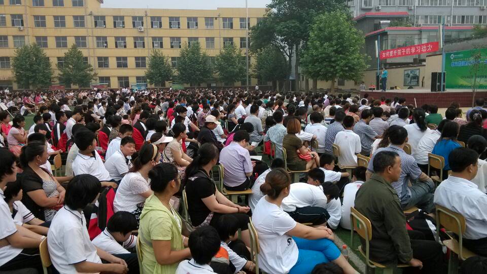 歐陽維建老師都能在報告中列舉了大量的案例，還與現場的家長和學生進行互動。