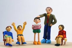 父母不該拿孩子過去的錯(cuò)誤來懲罰孩子現(xiàn)在與將來