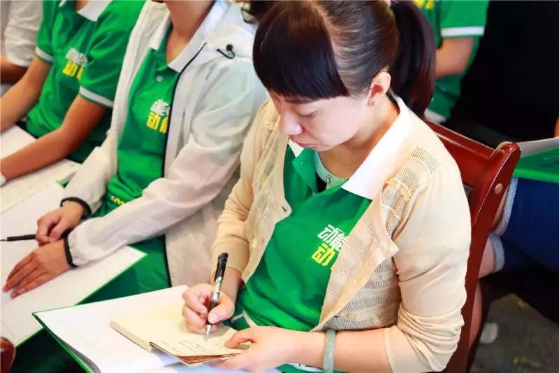 父母成長助力子女卓越——云南建水《歐爸·教育與演講之道》隆重開課!